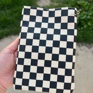 Checkered Black and White Poche